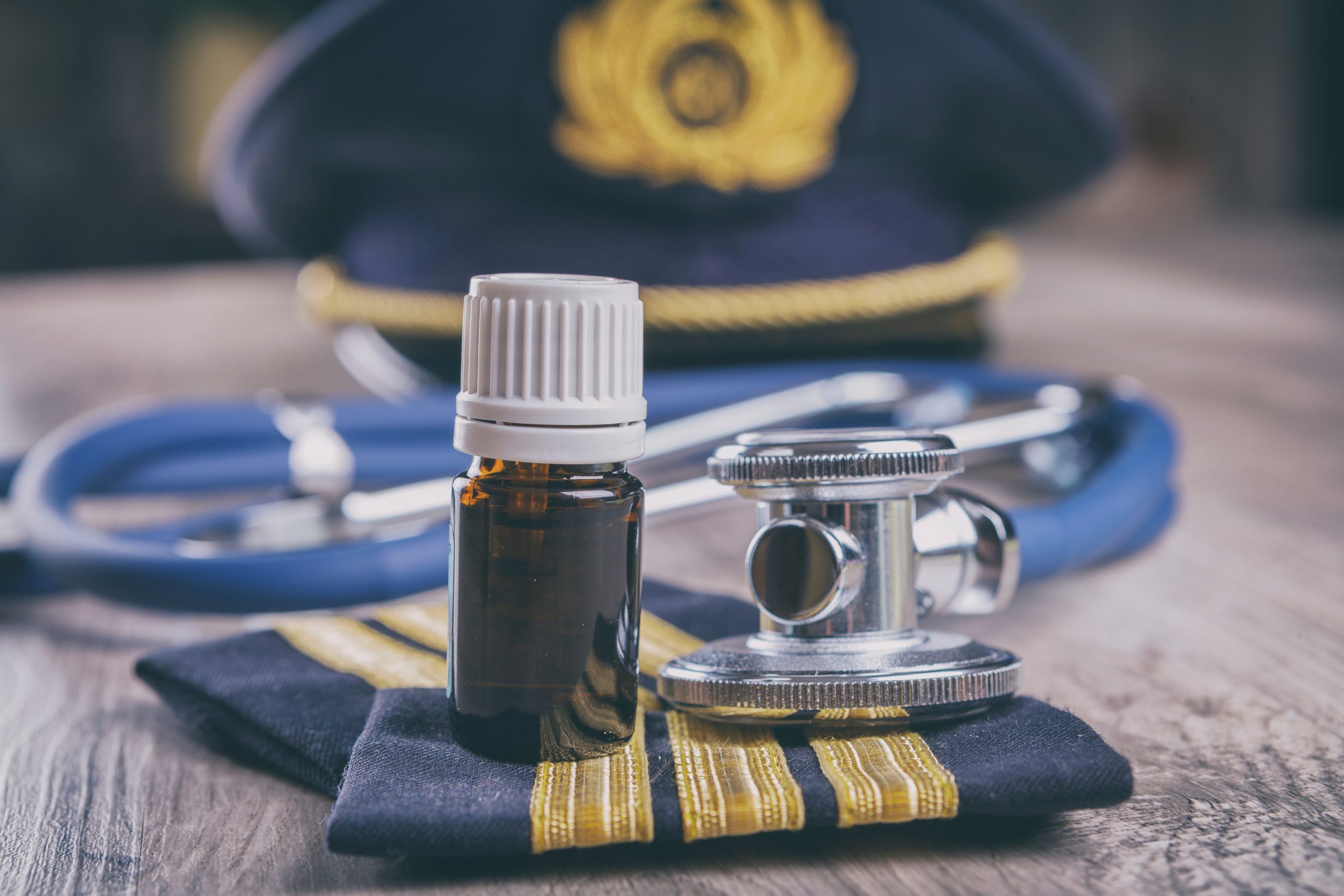 Close,Up,Of,An,Airplane,Pilot,Equipment,Hat,And,Epaluetes